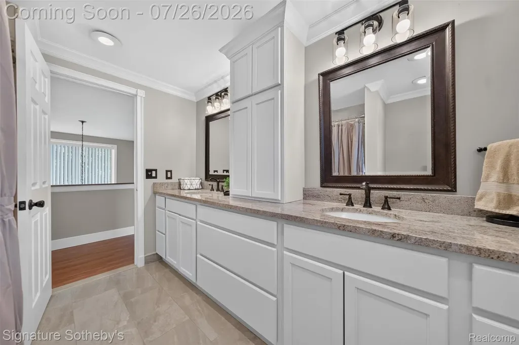 5133 Allison Drive Troy City MI 48085