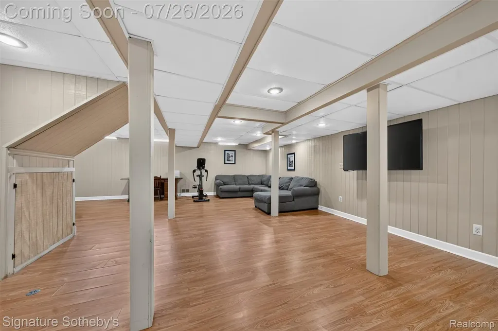 5133 Allison Drive Troy City MI 48085