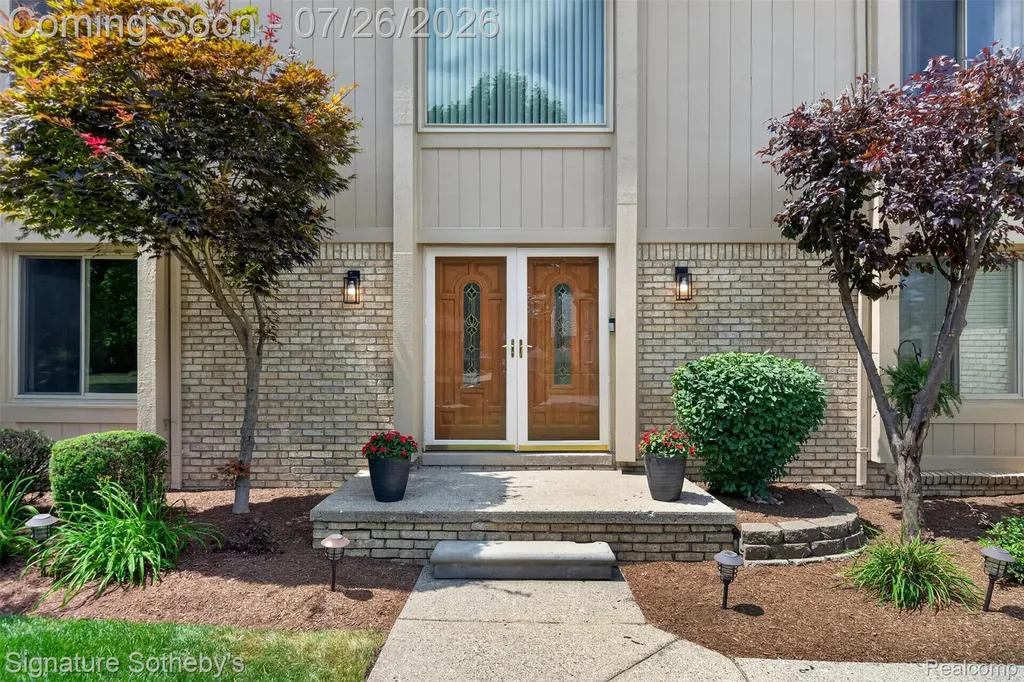 5133 Allison Drive Troy City MI 48085