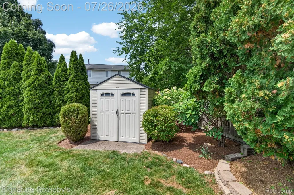5133 Allison Drive Troy City MI 48085