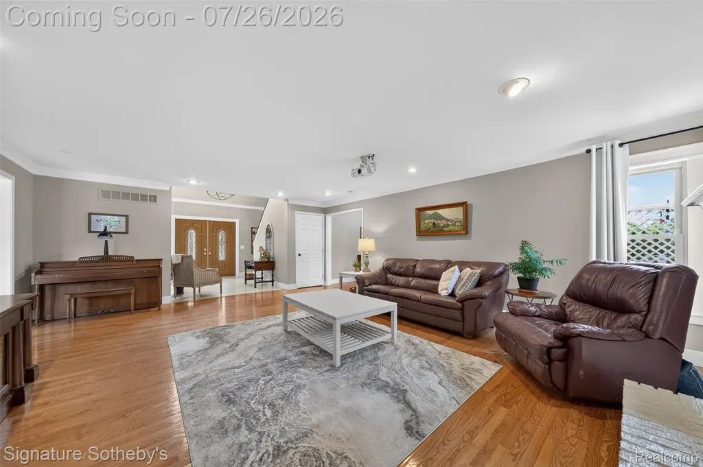 5133 Allison Drive Troy City MI 48085