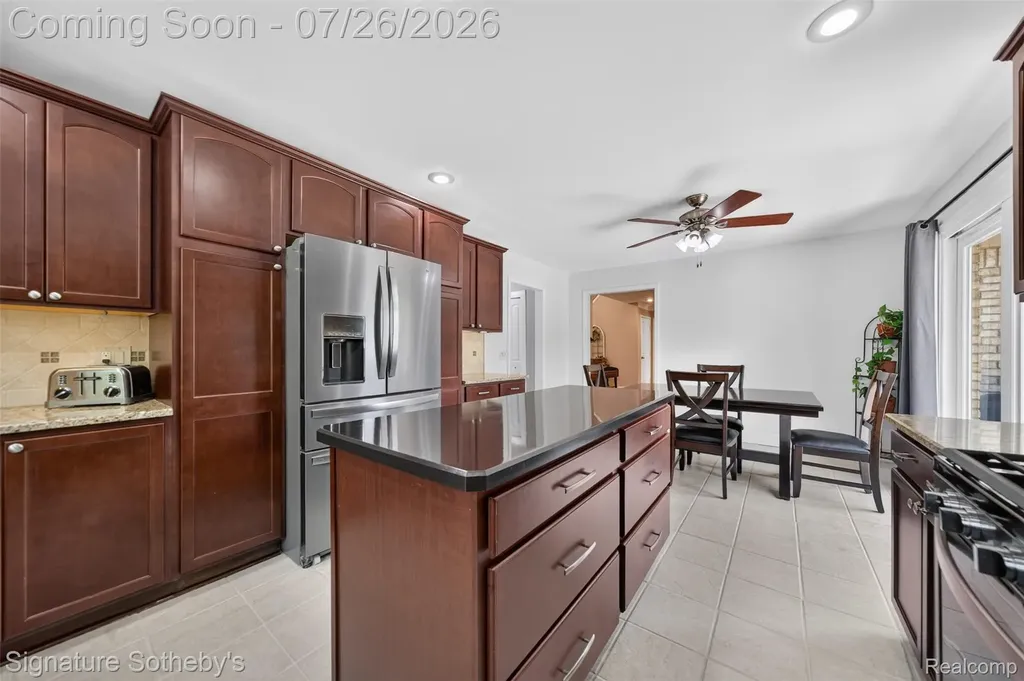 5133 Allison Drive Troy City MI 48085