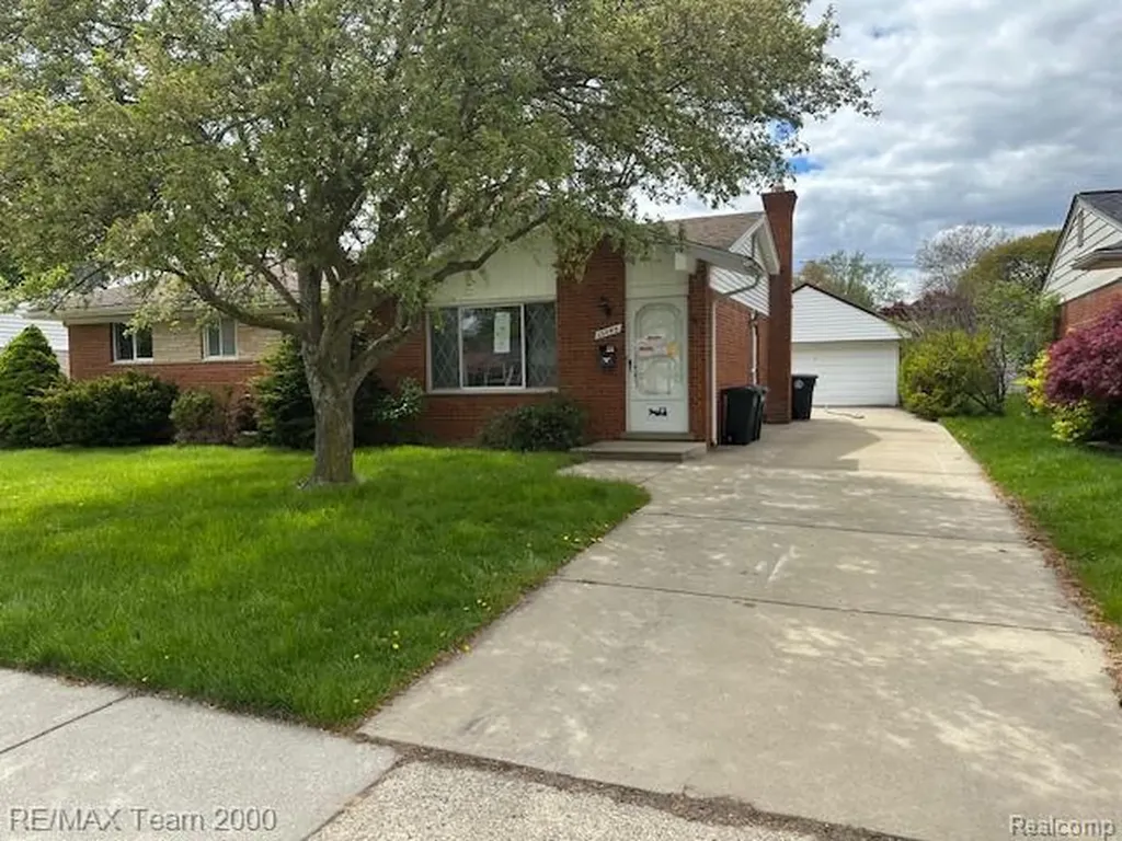 15043 Blue Skies Street Livonia City MI 48154