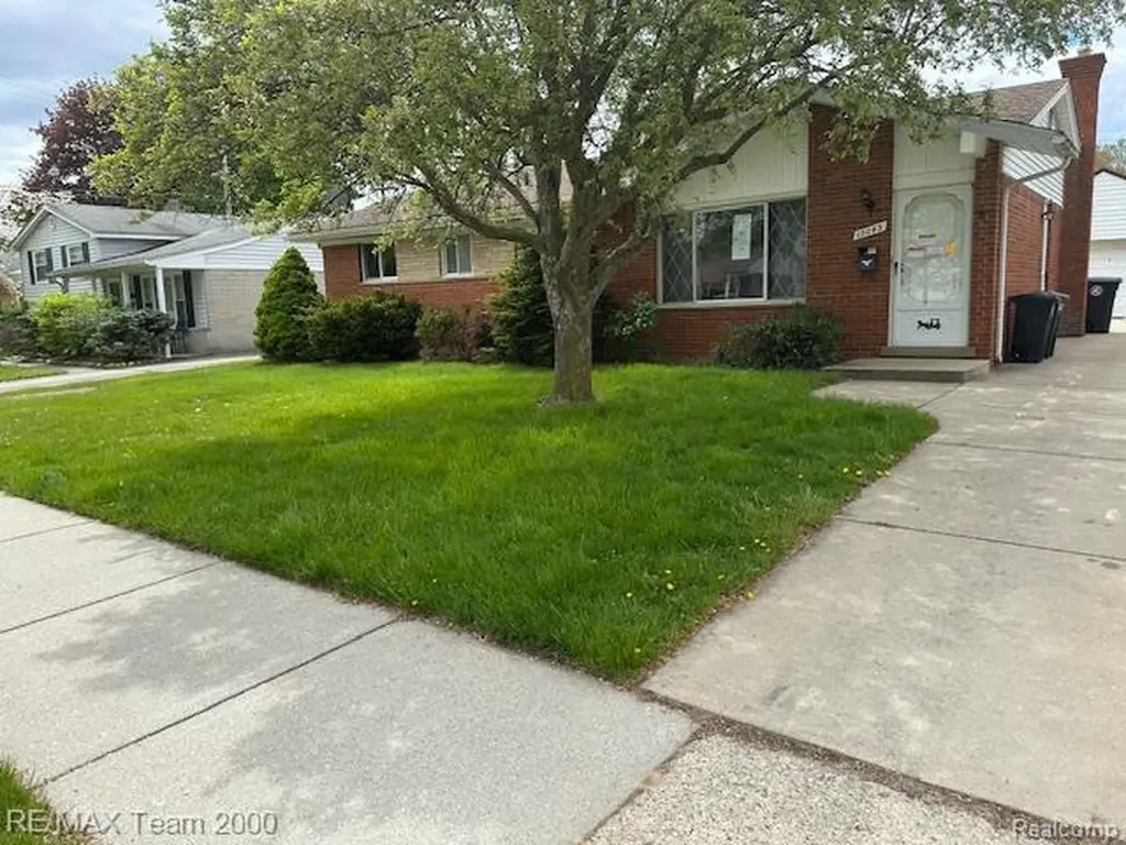 15043 Blue Skies Street Livonia City MI 48154
