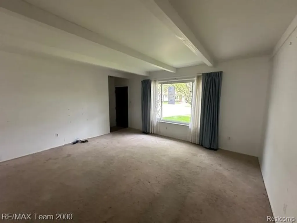 15043 Blue Skies Street Livonia City MI 48154