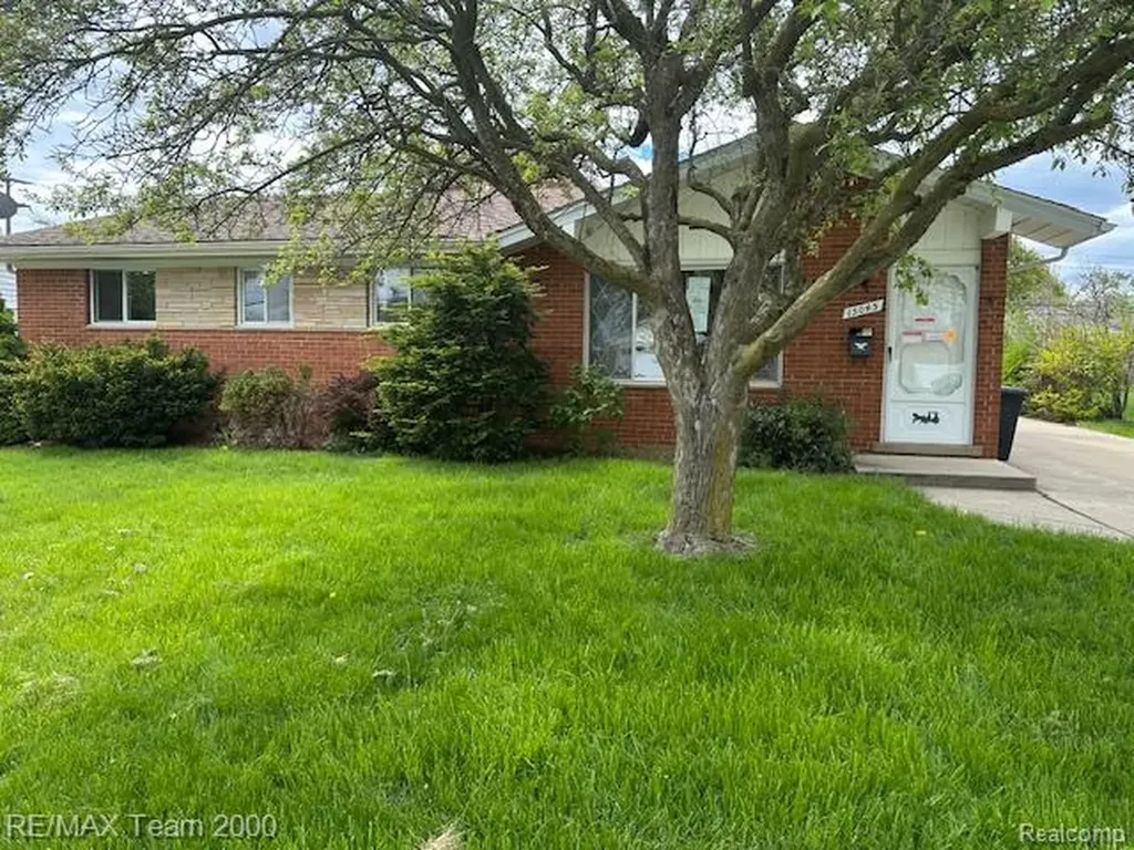 15043 Blue Skies Street Livonia City MI 48154