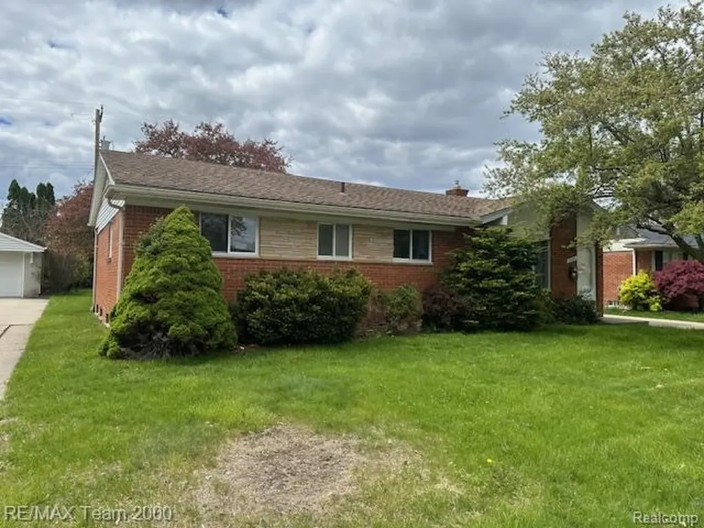 15043 Blue Skies Street Livonia City MI 48154