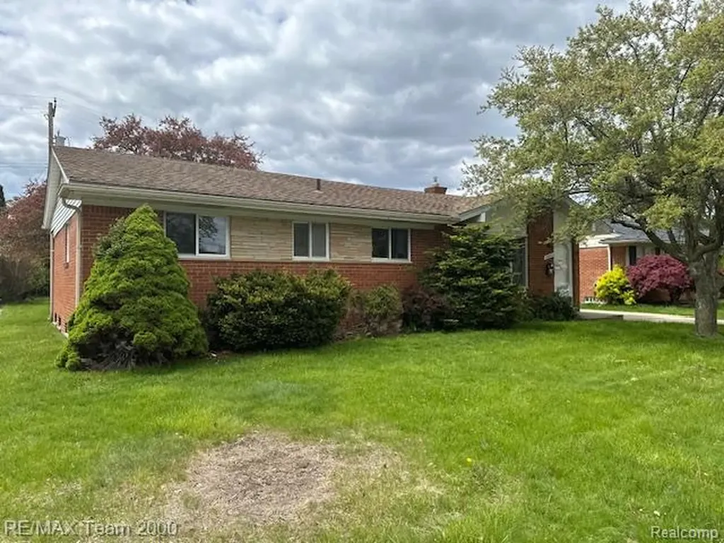 15043 Blue Skies Street Livonia City MI 48154