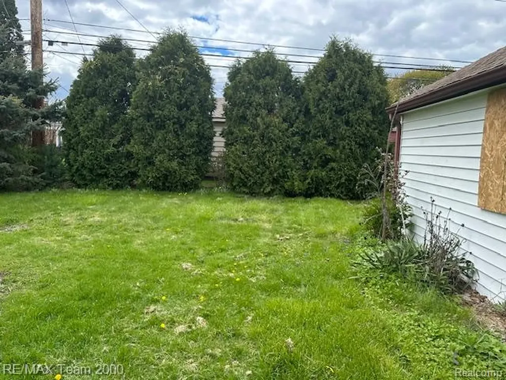 15043 Blue Skies Street Livonia City MI 48154