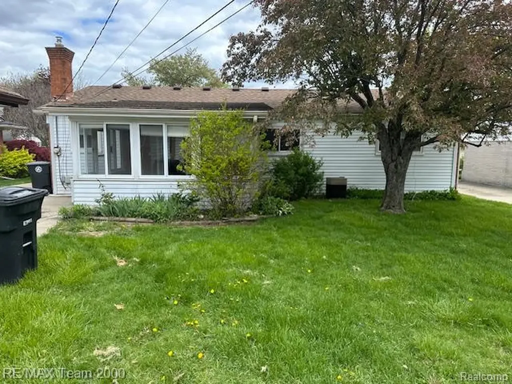 15043 Blue Skies Street Livonia City MI 48154