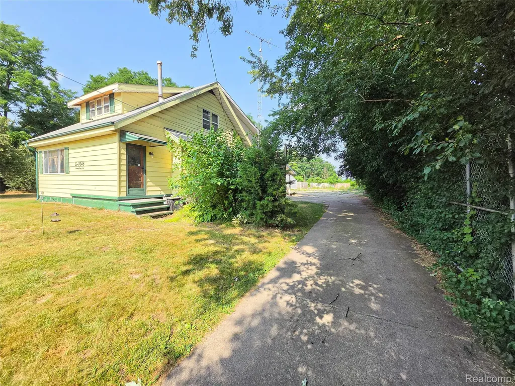 7046 N Dort Highway Genesee Charter Township MI 48458