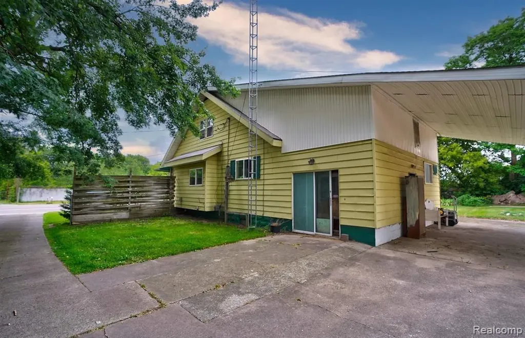 7046 N Dort Highway Genesee Charter Township MI 48458