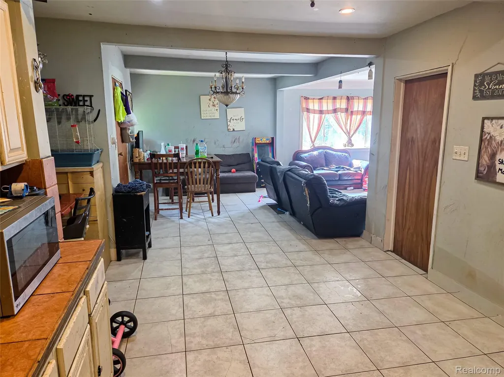 7046 N Dort Highway Genesee Charter Township MI 48458