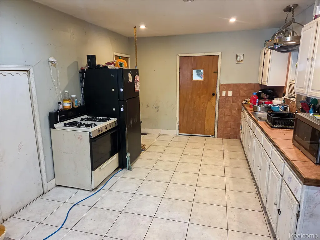 7046 N Dort Highway Genesee Charter Township MI 48458