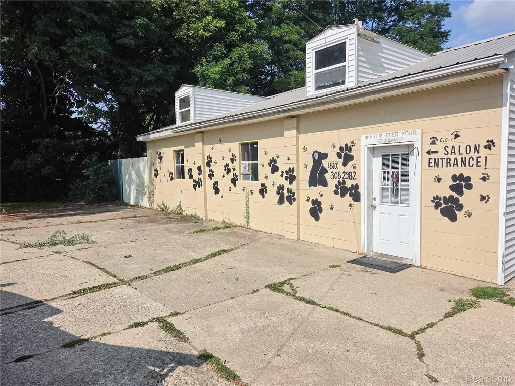 7046 N Dort Highway Genesee Charter Township MI 48458