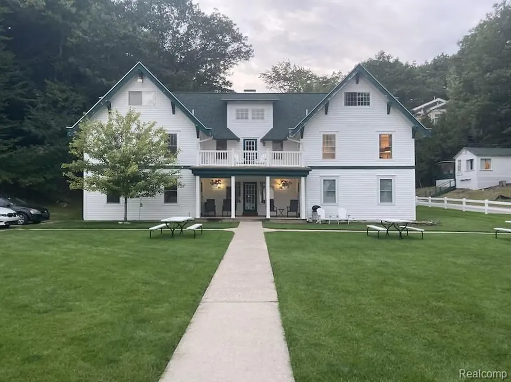 8520 Portage Point Drive Onekama Township MI 49675