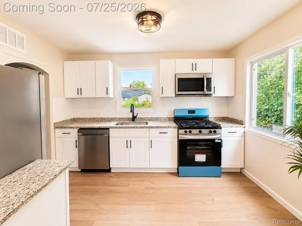 31492 Cherry Hill Road Garden City City MI 48135