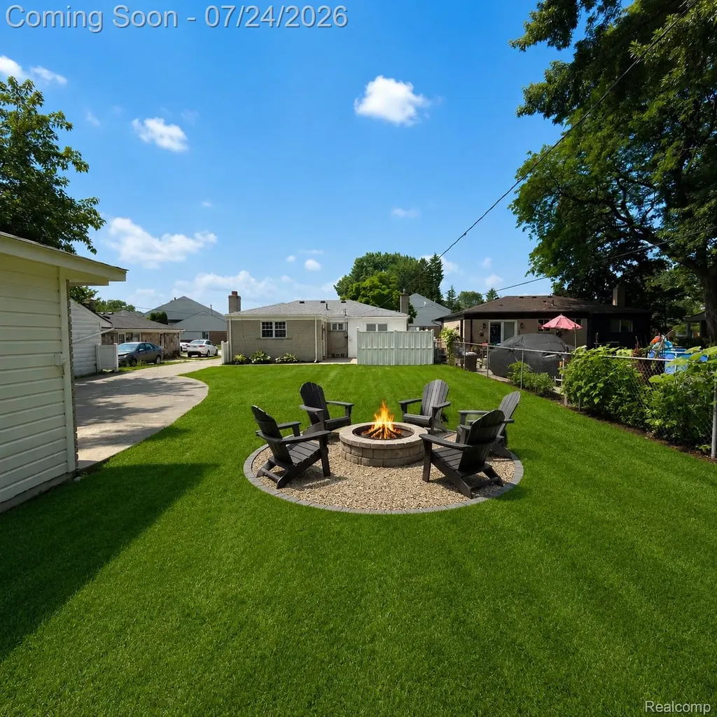 22327 Gordon Road St. Clair Shores City MI 48081