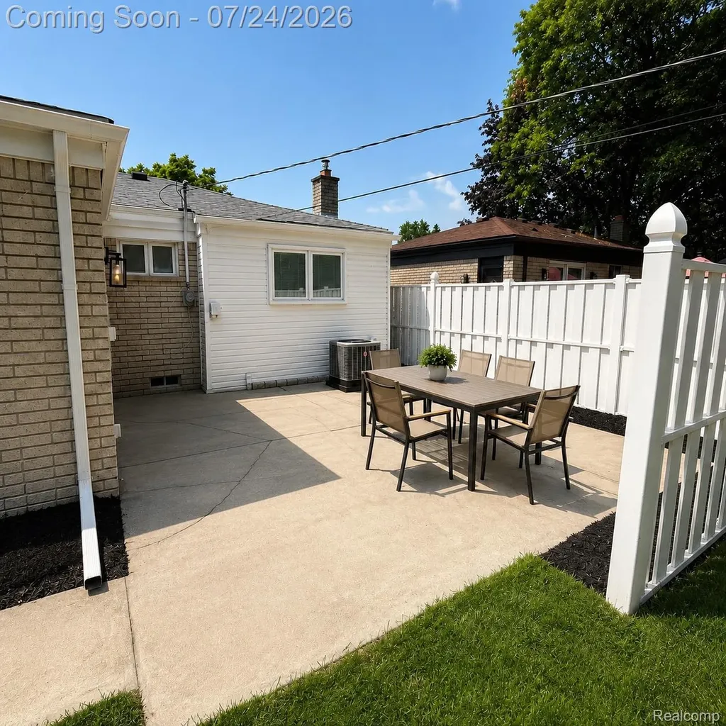 22327 Gordon Road St. Clair Shores City MI 48081