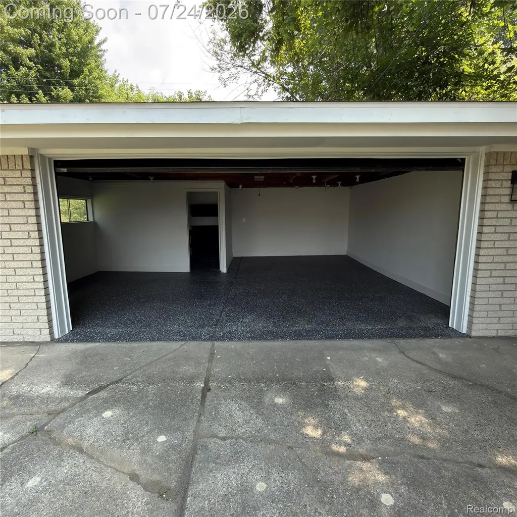 22327 Gordon Road St. Clair Shores City MI 48081