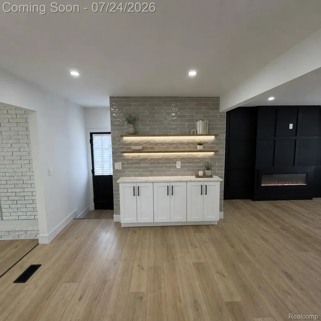 22327 Gordon Road St. Clair Shores City MI 48081