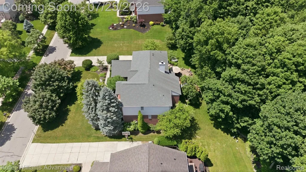 44559 White Pine Circle E Northville Township MI 48168
