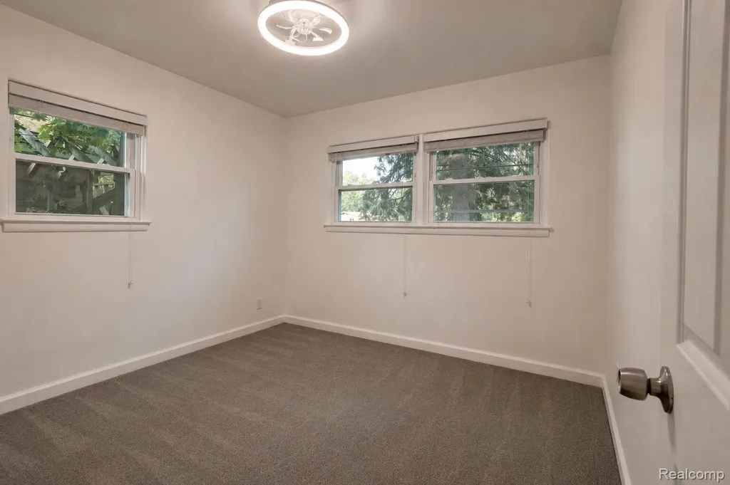 648 S Cass Lake Road Waterford Charter Township MI 48328
