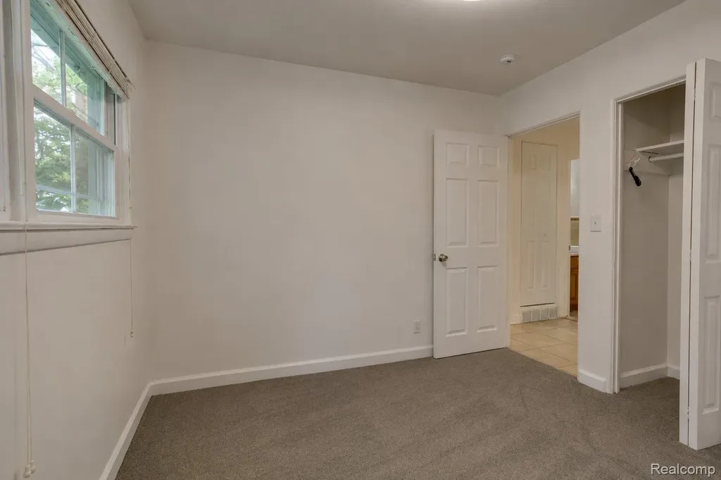 648 S Cass Lake Road Waterford Charter Township MI 48328