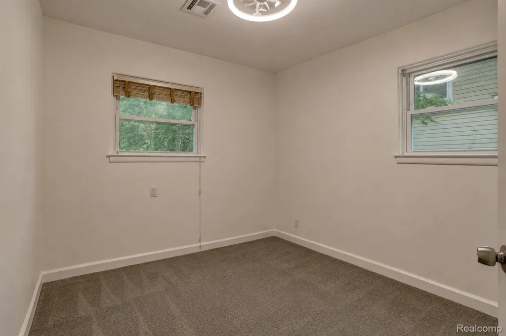 648 S Cass Lake Road Waterford Charter Township MI 48328