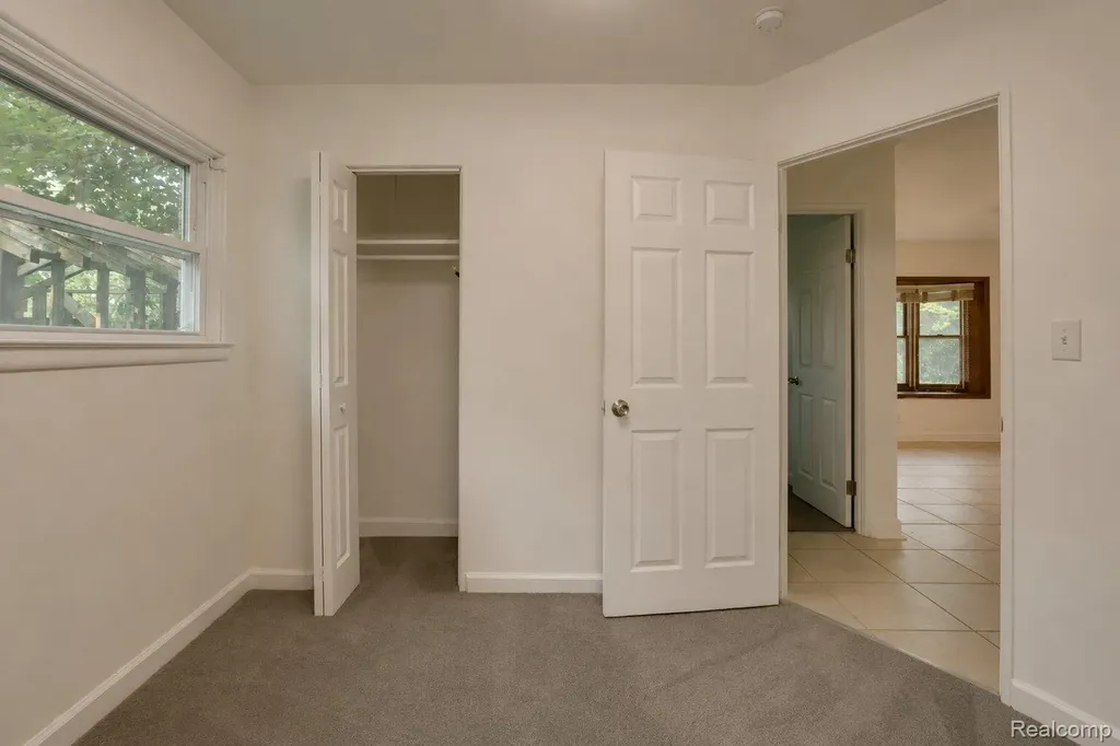 648 S Cass Lake Road Waterford Charter Township MI 48328