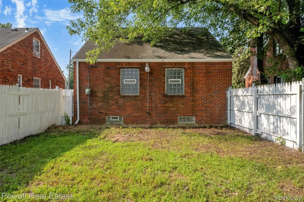 22482 W Mcnichols Road Detroit City MI 48219