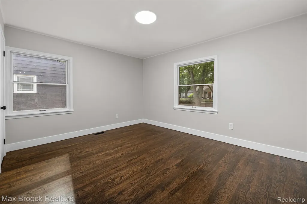 16240 Amherst Avenue Beverly Hills Village MI 48025