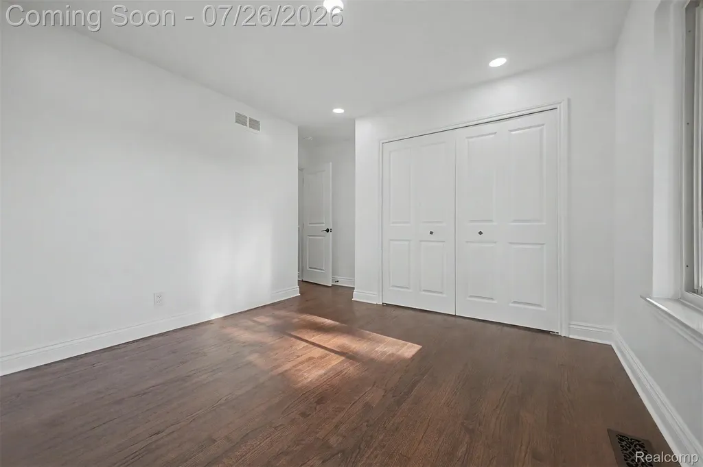 2226 Whitefield Street Dearborn Heights City MI 48127