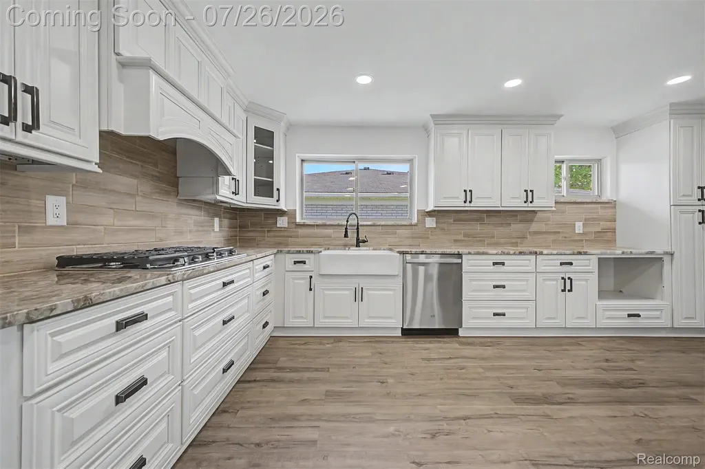2226 Whitefield Street Dearborn Heights City MI 48127