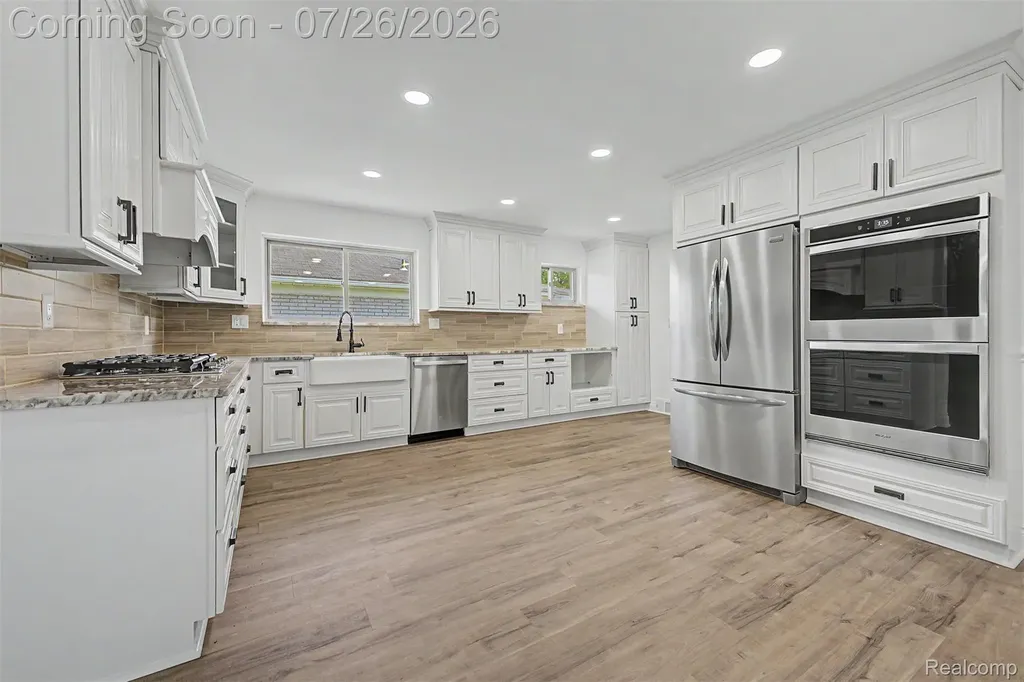 2226 Whitefield Street Dearborn Heights City MI 48127
