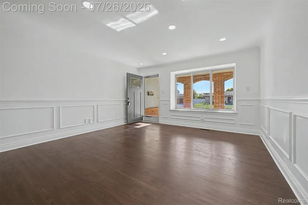 2226 Whitefield Street Dearborn Heights City MI 48127