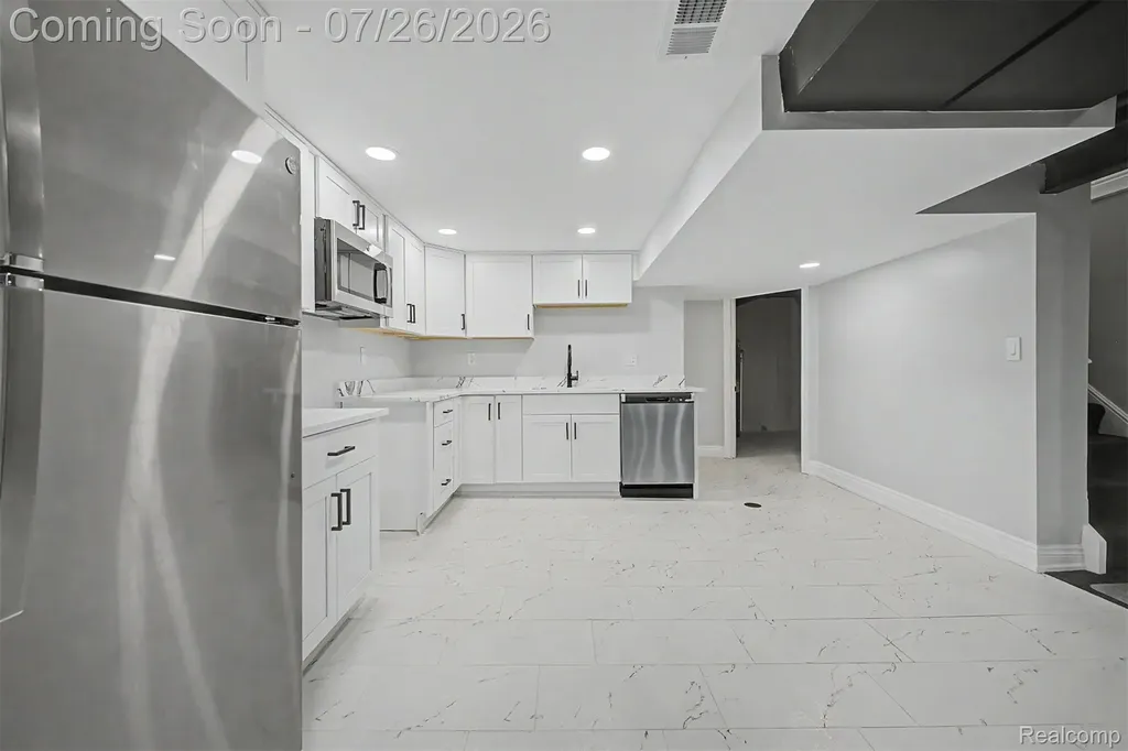 2226 Whitefield Street Dearborn Heights City MI 48127