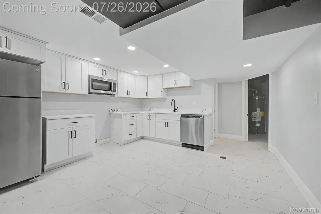 2226 Whitefield Street Dearborn Heights City MI 48127