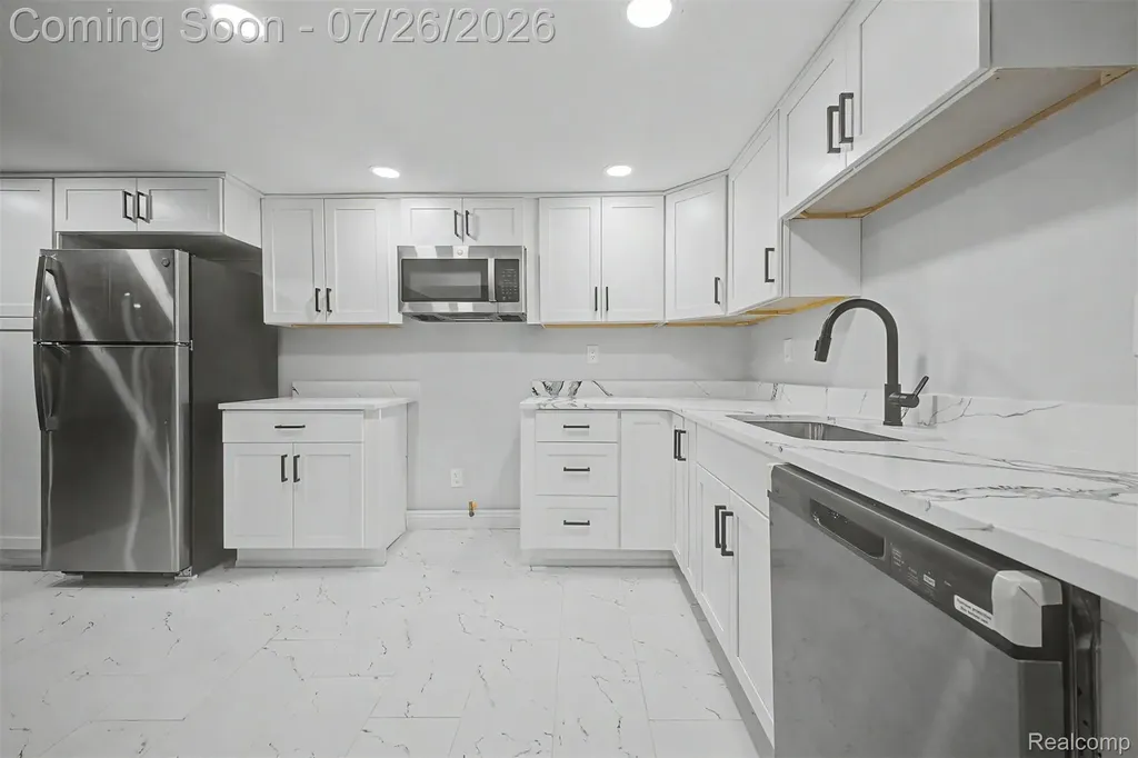 2226 Whitefield Street Dearborn Heights City MI 48127