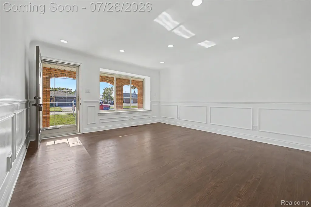 2226 Whitefield Street Dearborn Heights City MI 48127