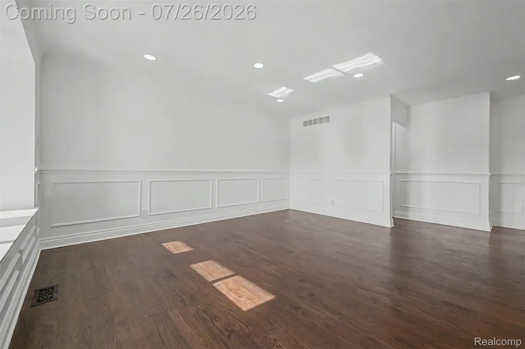 2226 Whitefield Street Dearborn Heights City MI 48127