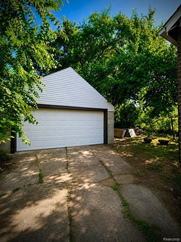 406 Carton Street Flint City MI 48505