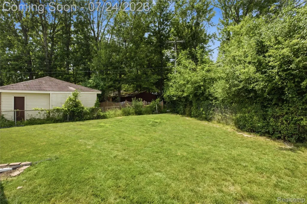 28043 Red Leaf Lane Southfield City MI 48076