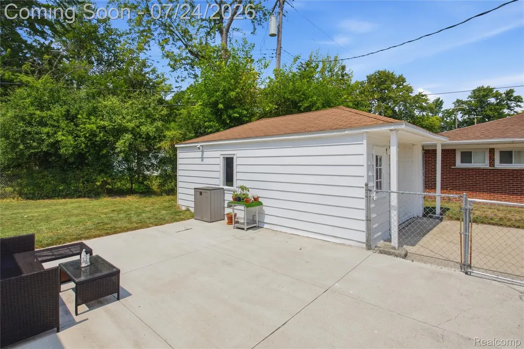 28043 Red Leaf Lane Southfield City MI 48076