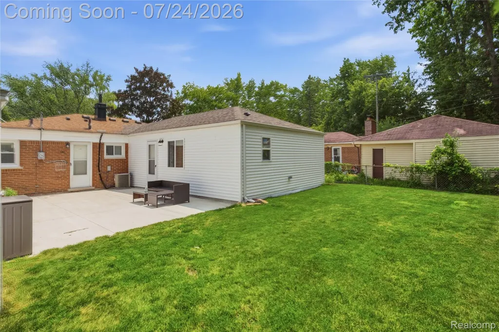 28043 Red Leaf Lane Southfield City MI 48076