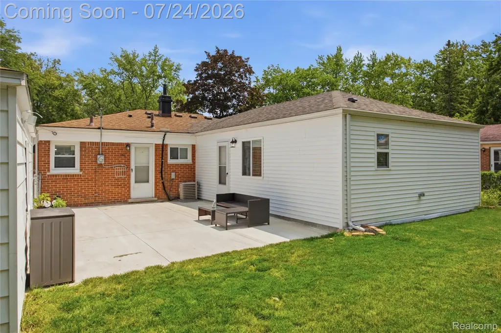 28043 Red Leaf Lane Southfield City MI 48076
