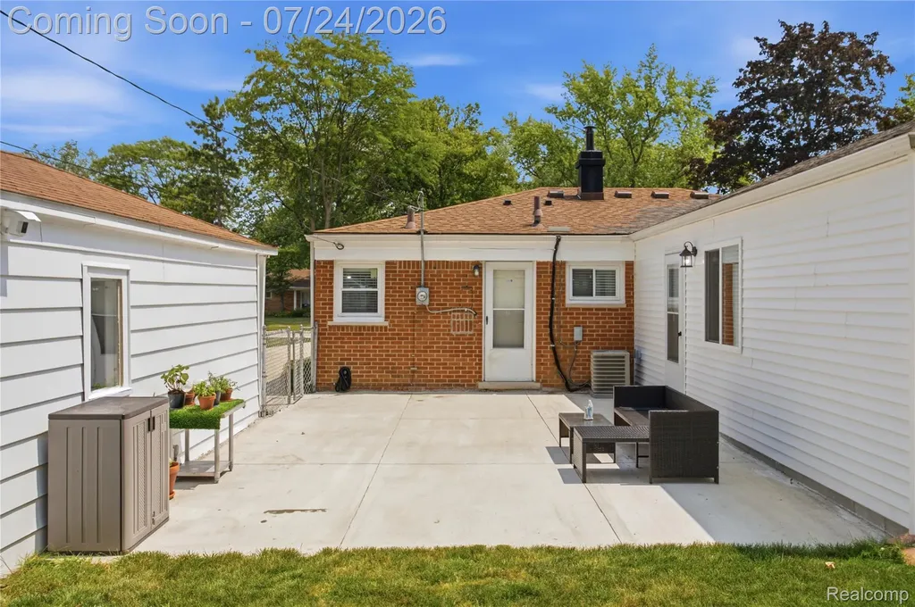 28043 Red Leaf Lane Southfield City MI 48076