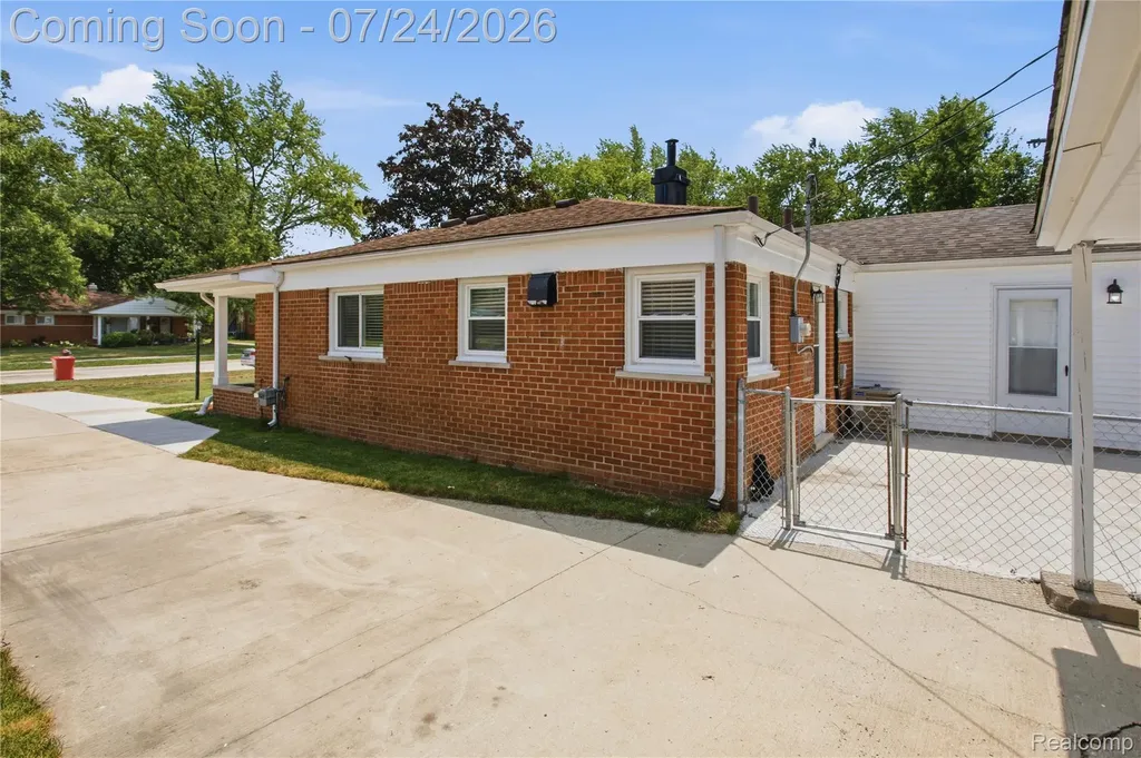 28043 Red Leaf Lane Southfield City MI 48076