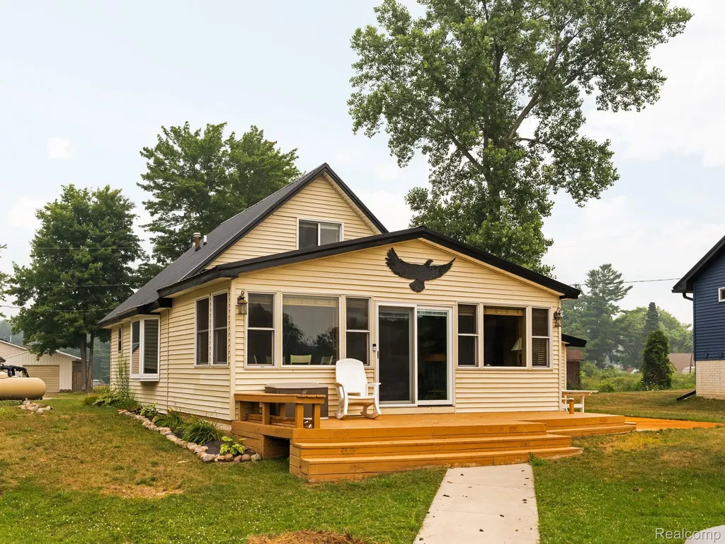 6559 Circle Drive Hamilton Township MI 48625