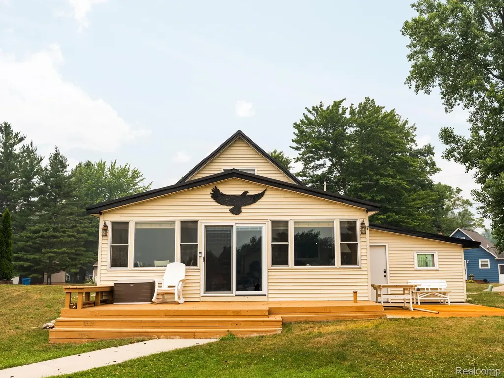 6559 Circle Drive Hamilton Township MI 48625
